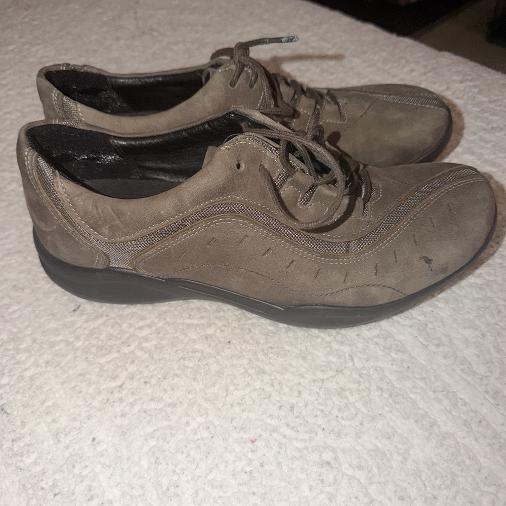 Clarks Wave Walking‎ Shoes Brown Nubuck Lace Up Comfort Rocker Sole Size 8